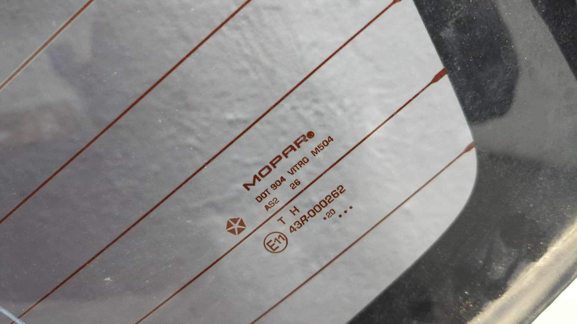 Стекло заднее