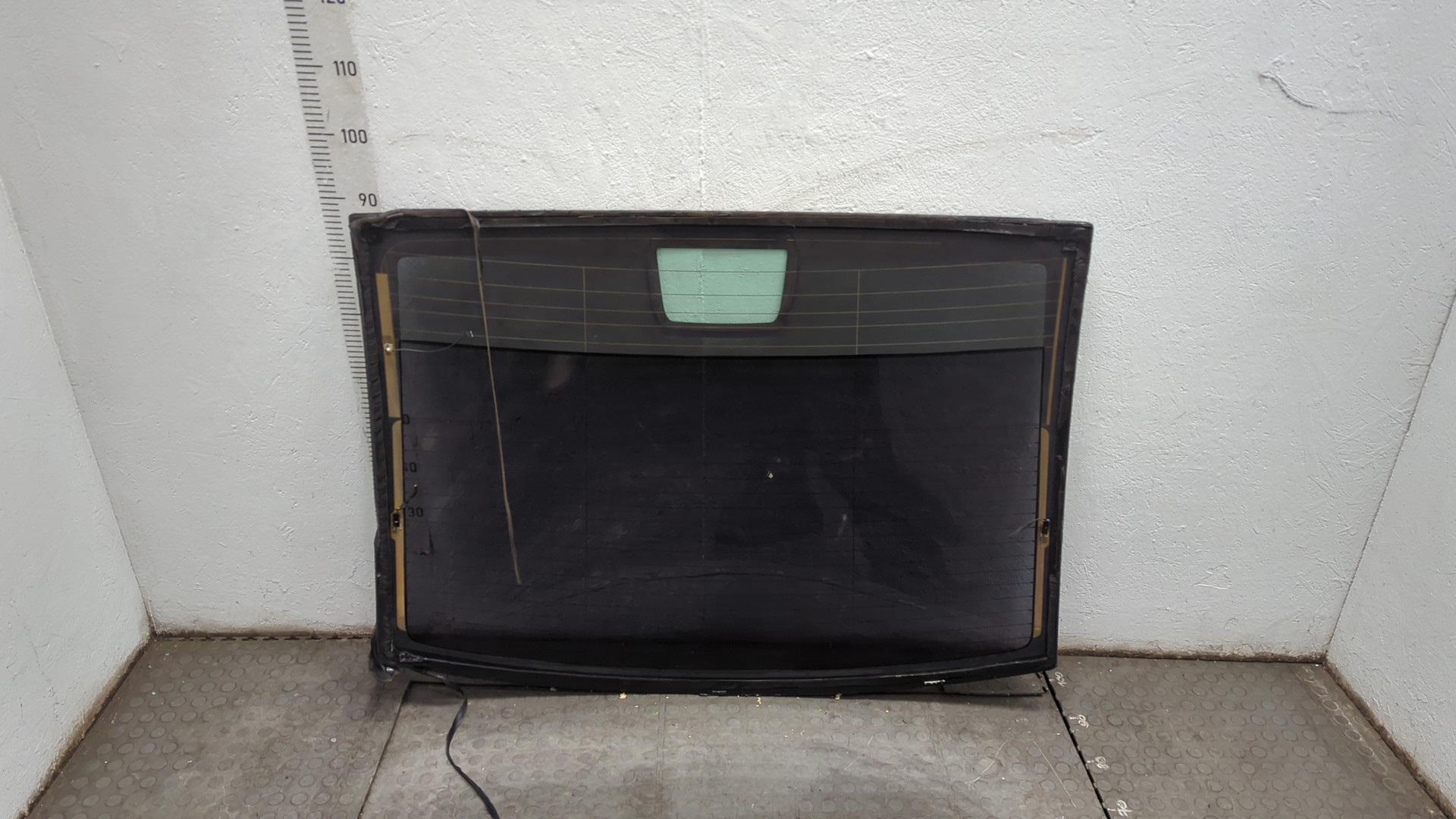 Стекло заднее