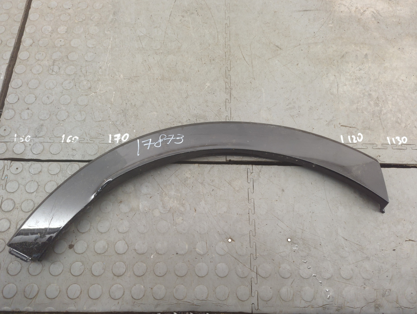 Молдинг заднего крыла правого