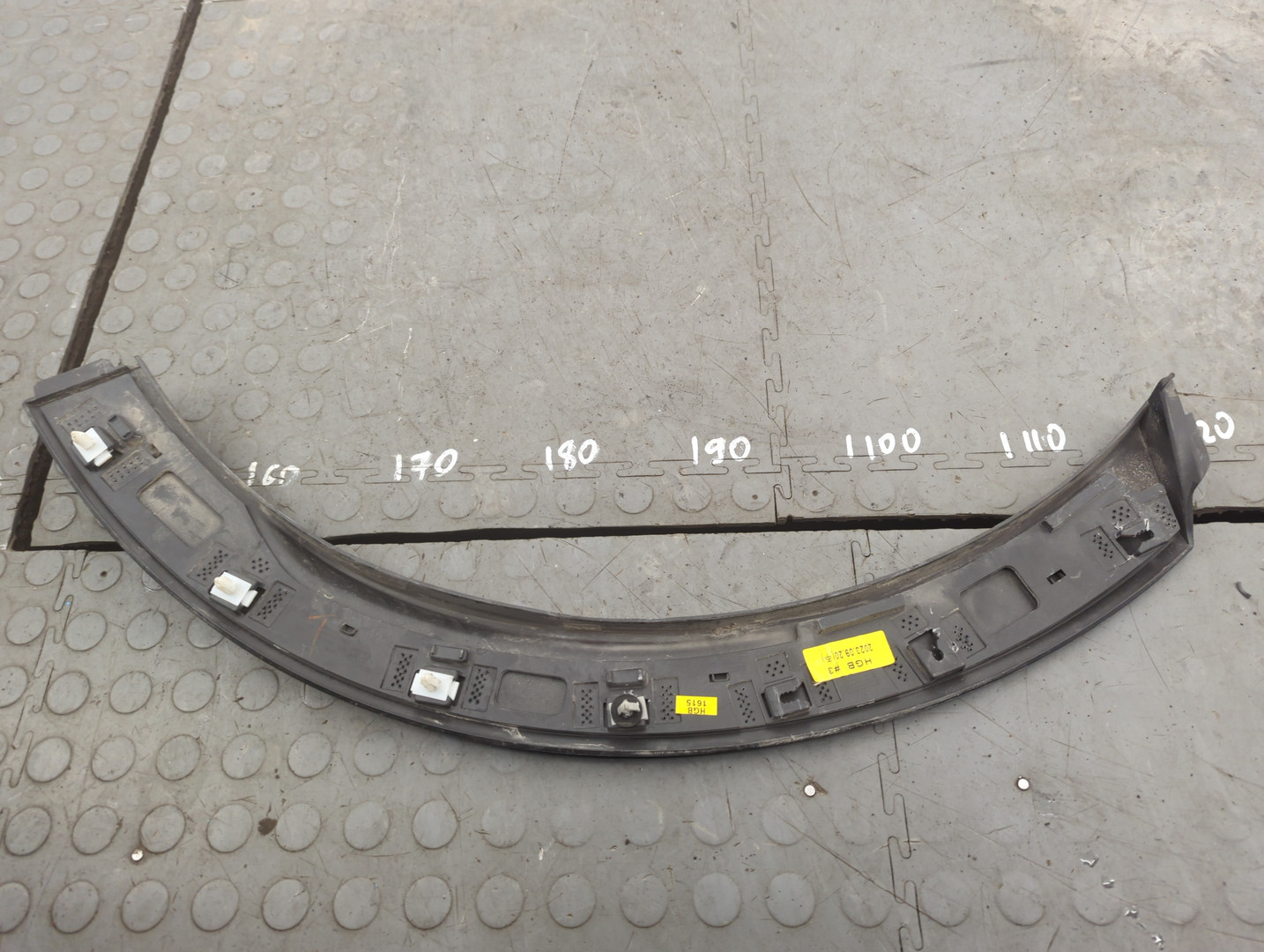 Молдинг заднего крыла правого