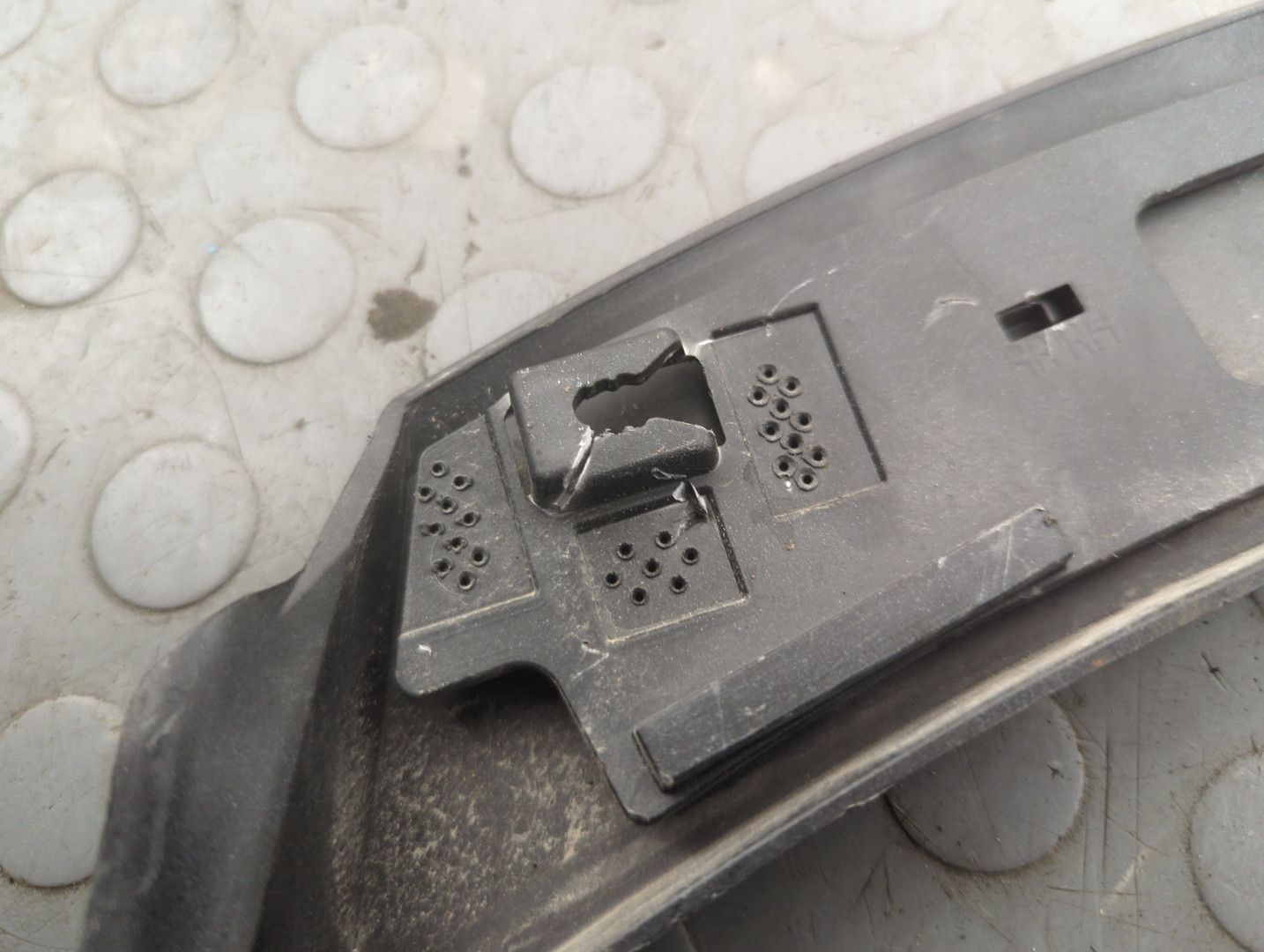 Молдинг заднего крыла правого