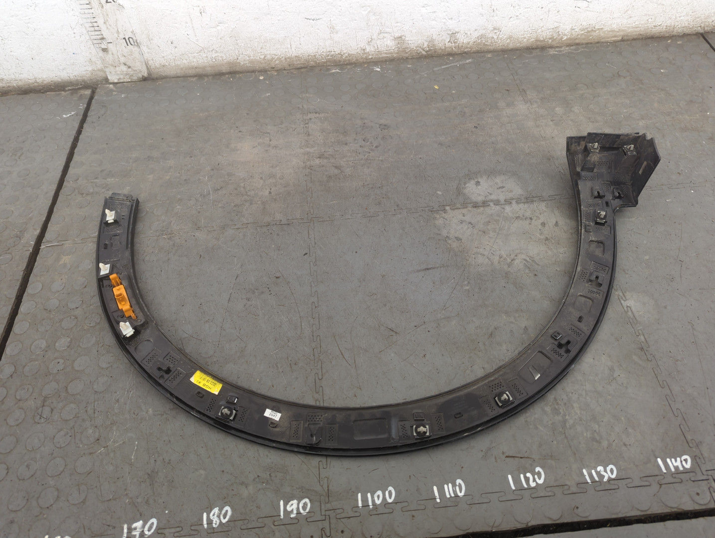 Накладка переднего крыла левого