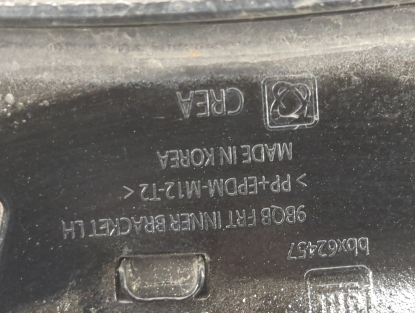 Накладка переднего крыла левого