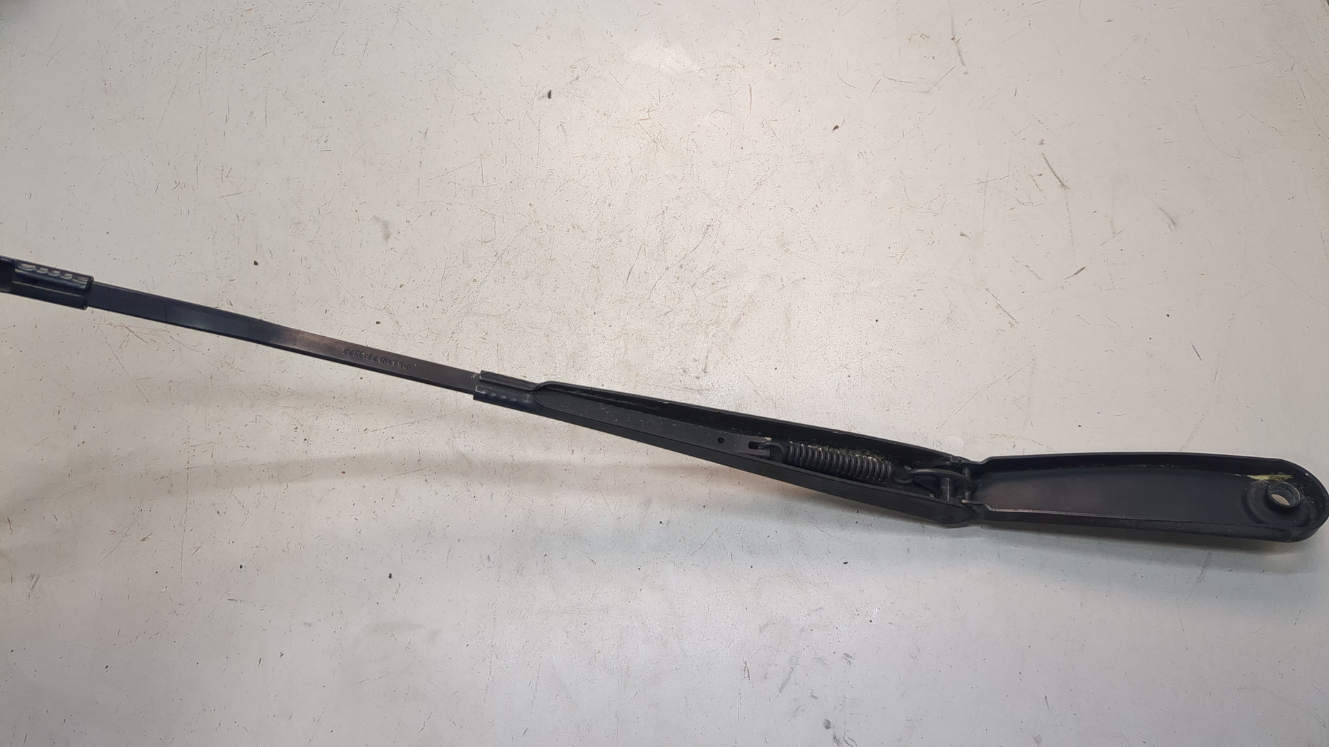 Поводок стеклоочистителя передний левый