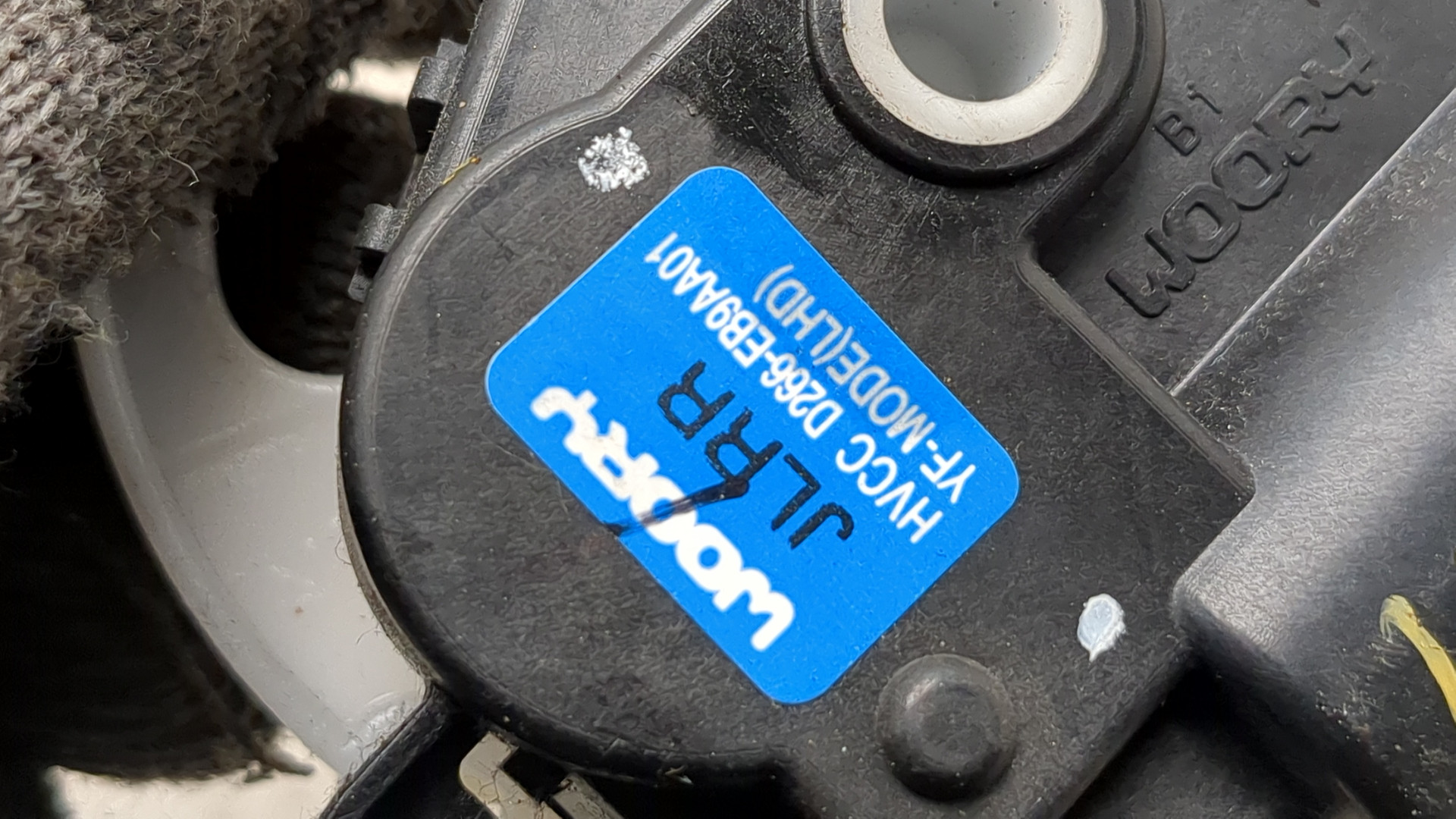 Моторчик заслонки печки