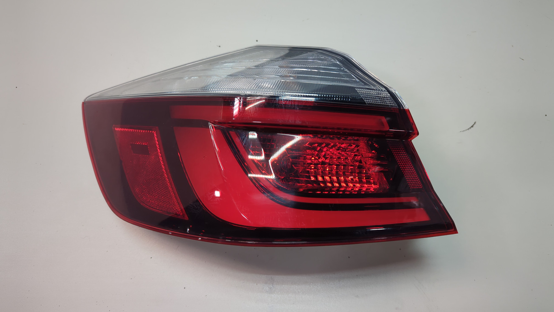 Фонарь задний левый