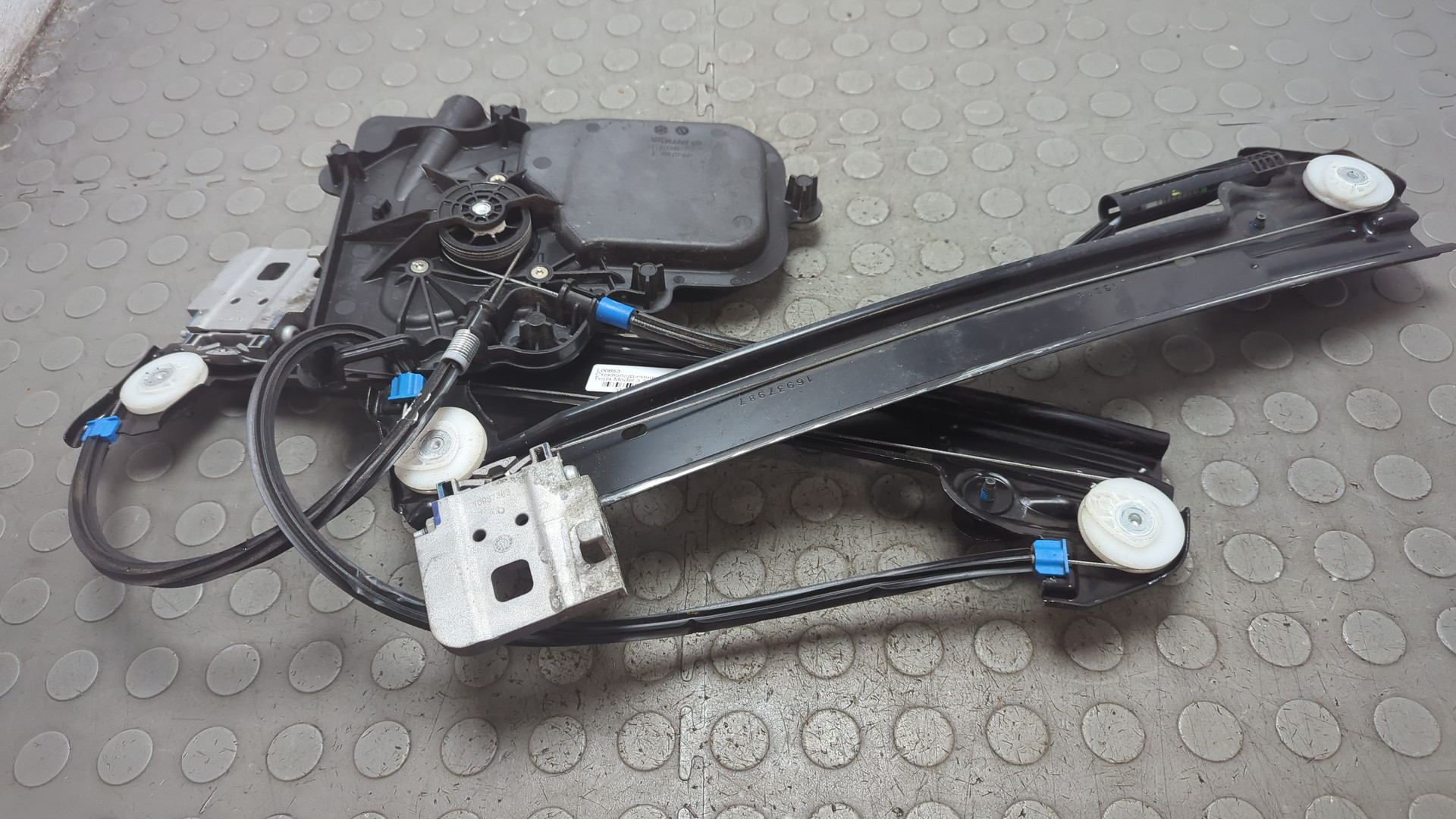 Стеклоподъемник электр. передний левый