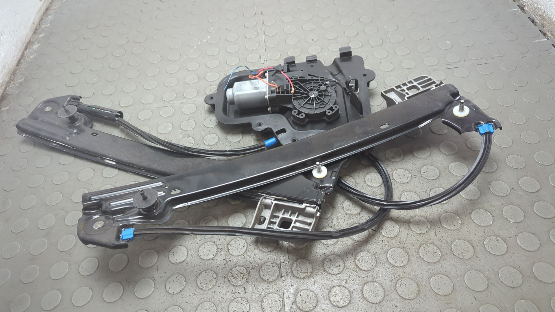 Стеклоподъемник электр. передний левый