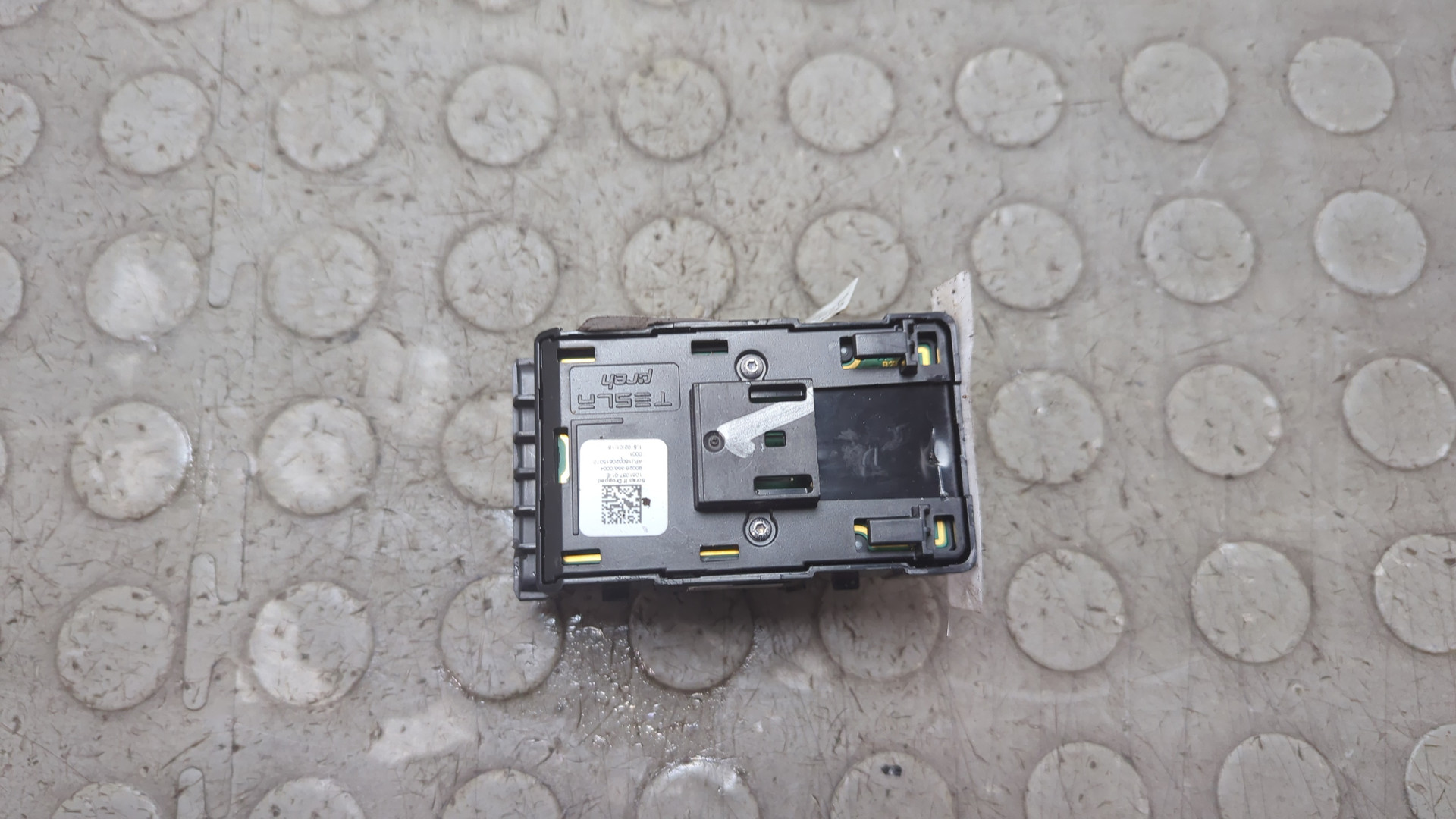 Кнопка стеклоподъемника