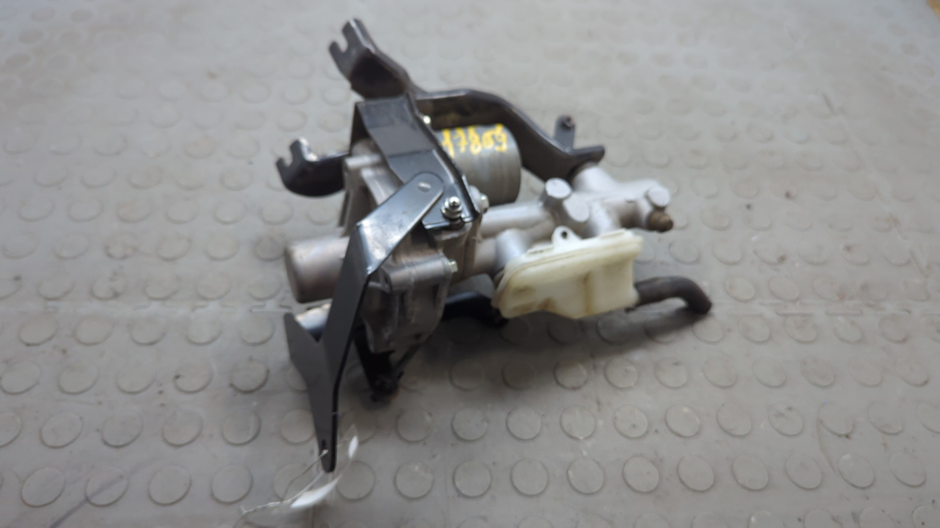 Цилиндр тормозной главный