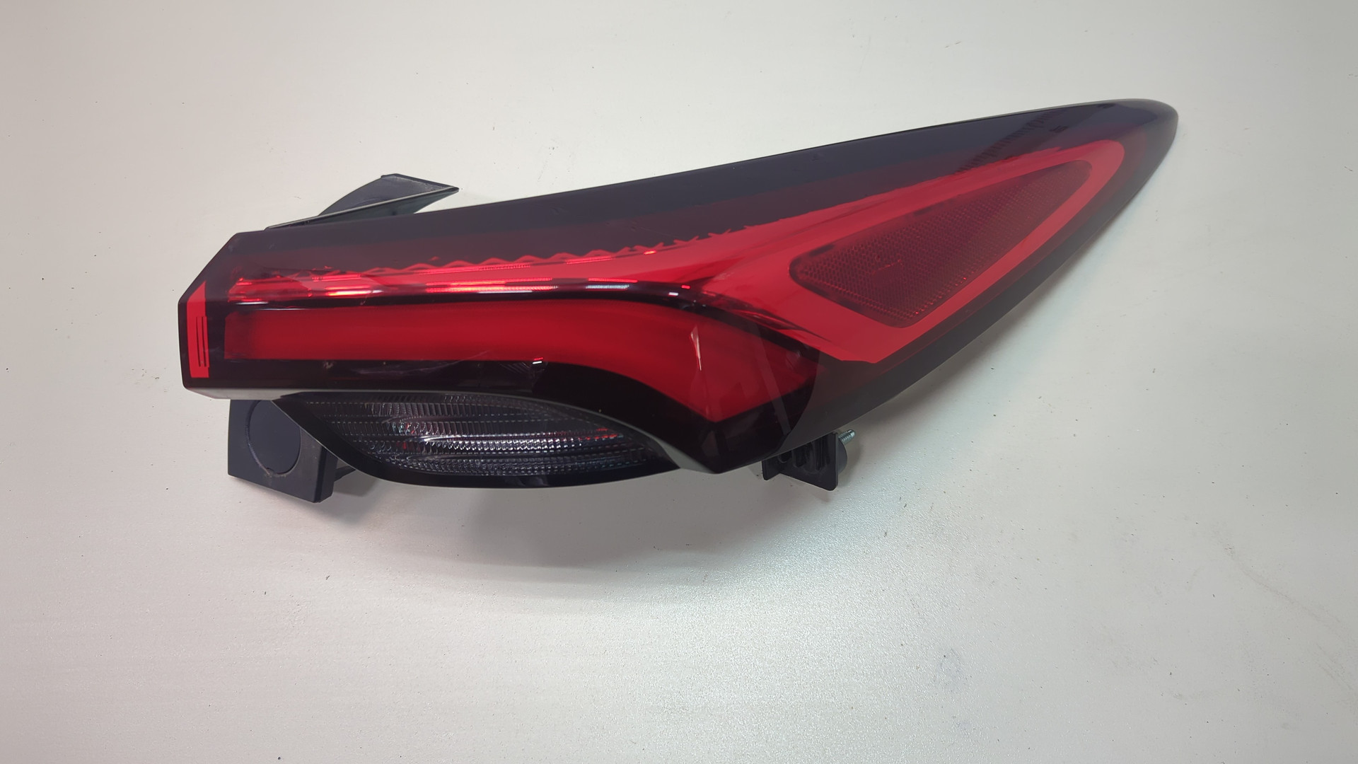 Фонарь задний правый для Buick Envista 2022>