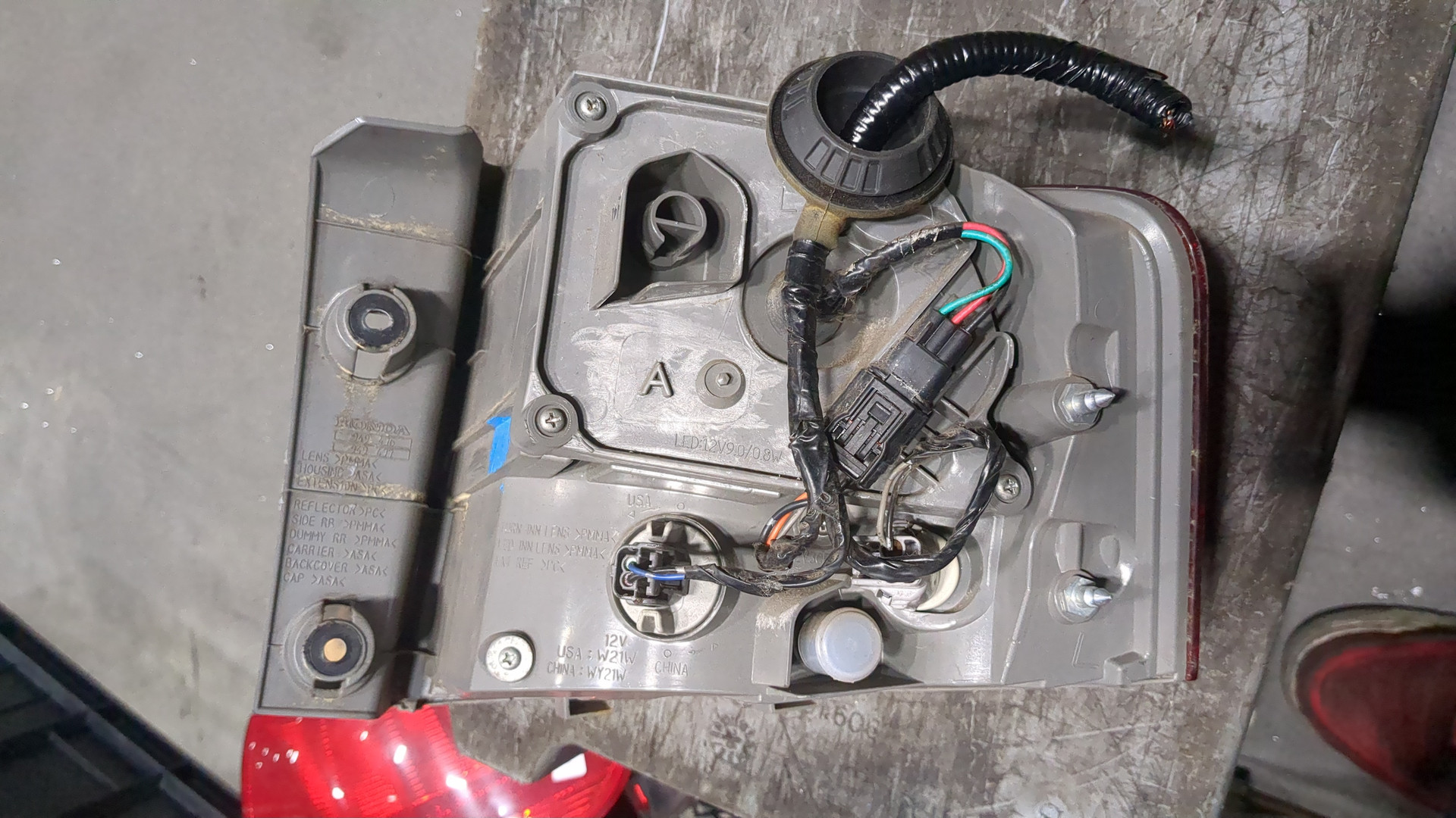 Фонарь задний левый