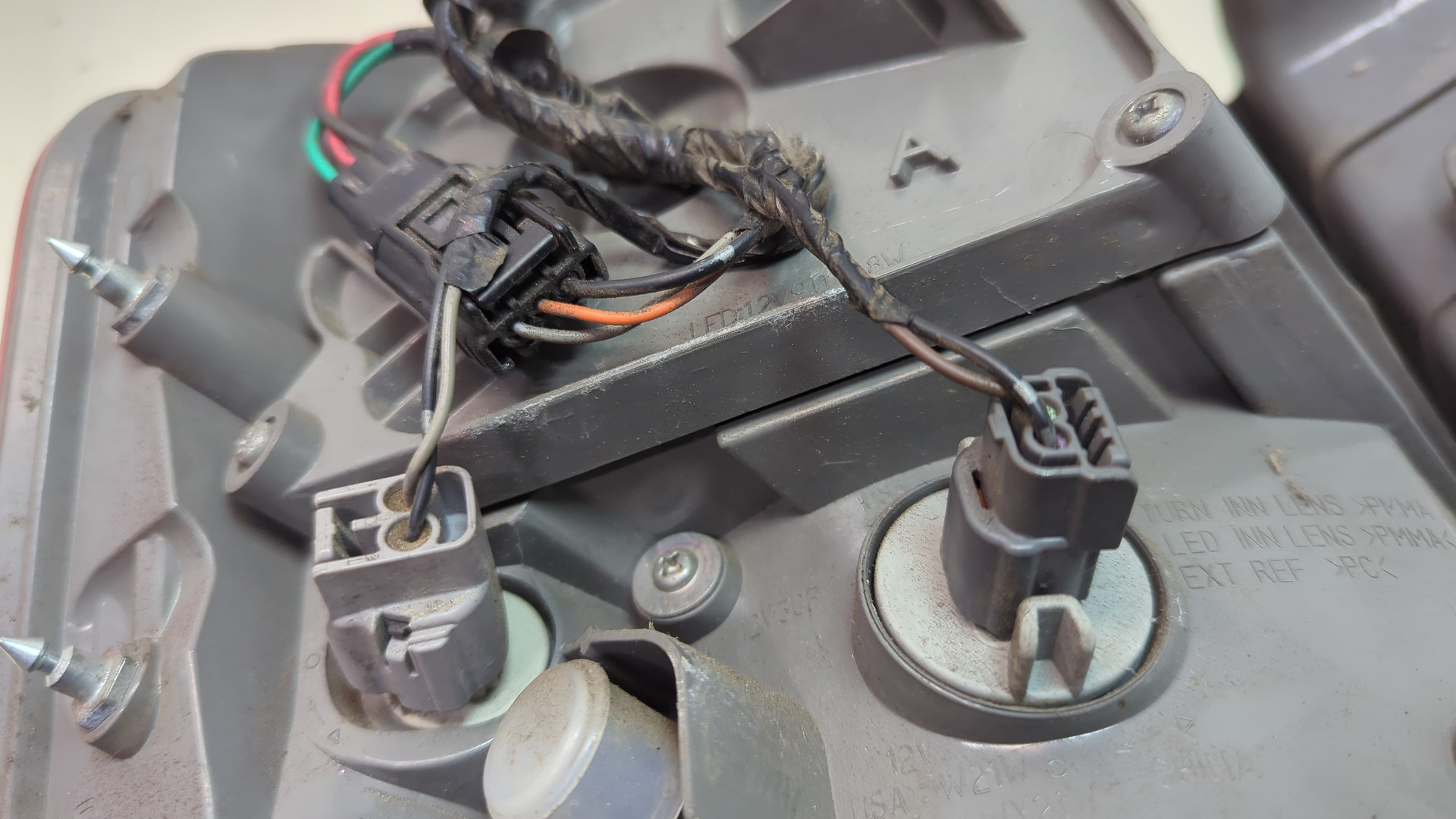 Фонарь задний правый