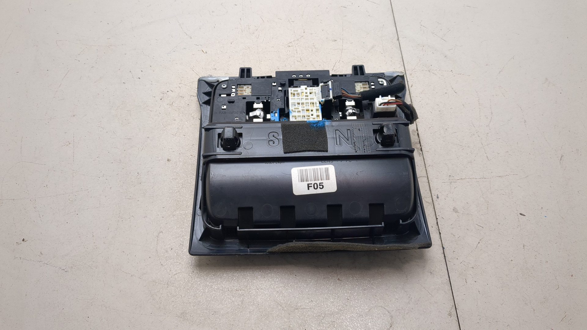 Плафон салонный