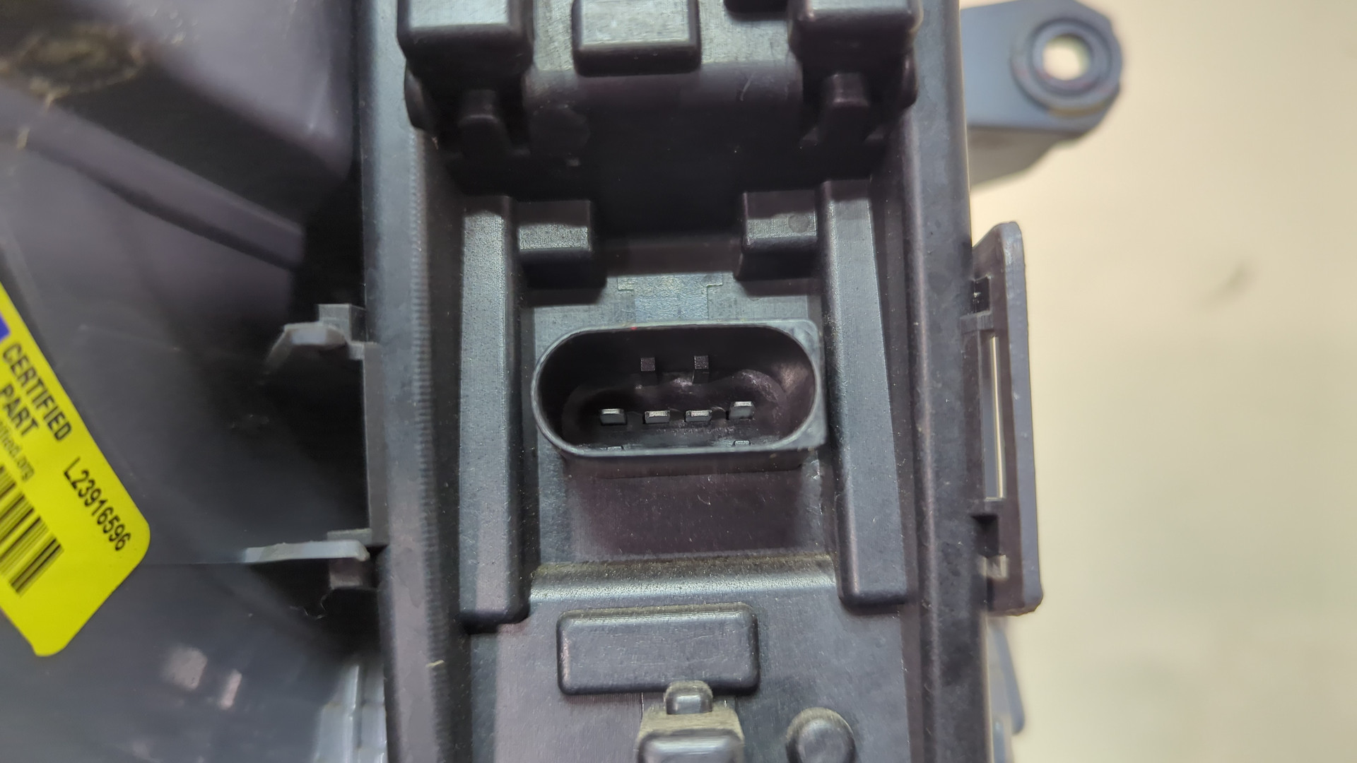 Фонарь задний правый