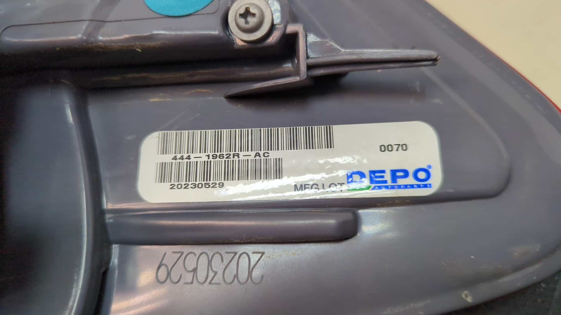 Фонарь задний правый