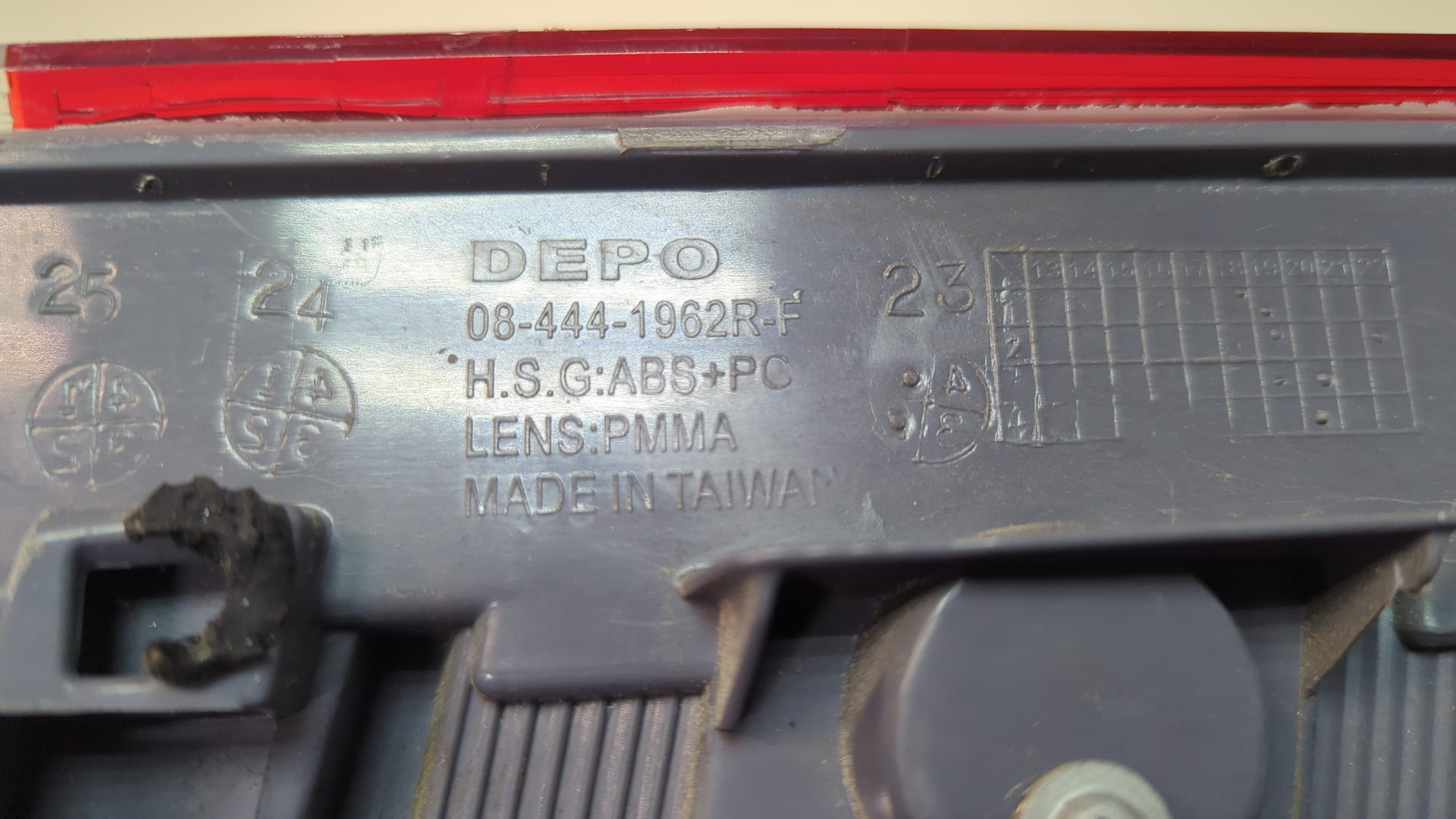 Фонарь задний правый