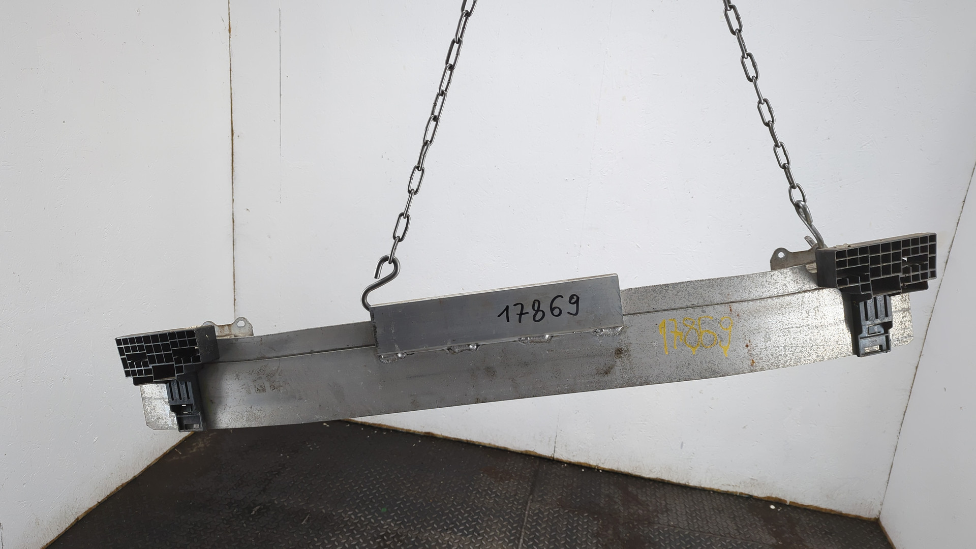 Усилитель заднего бампера