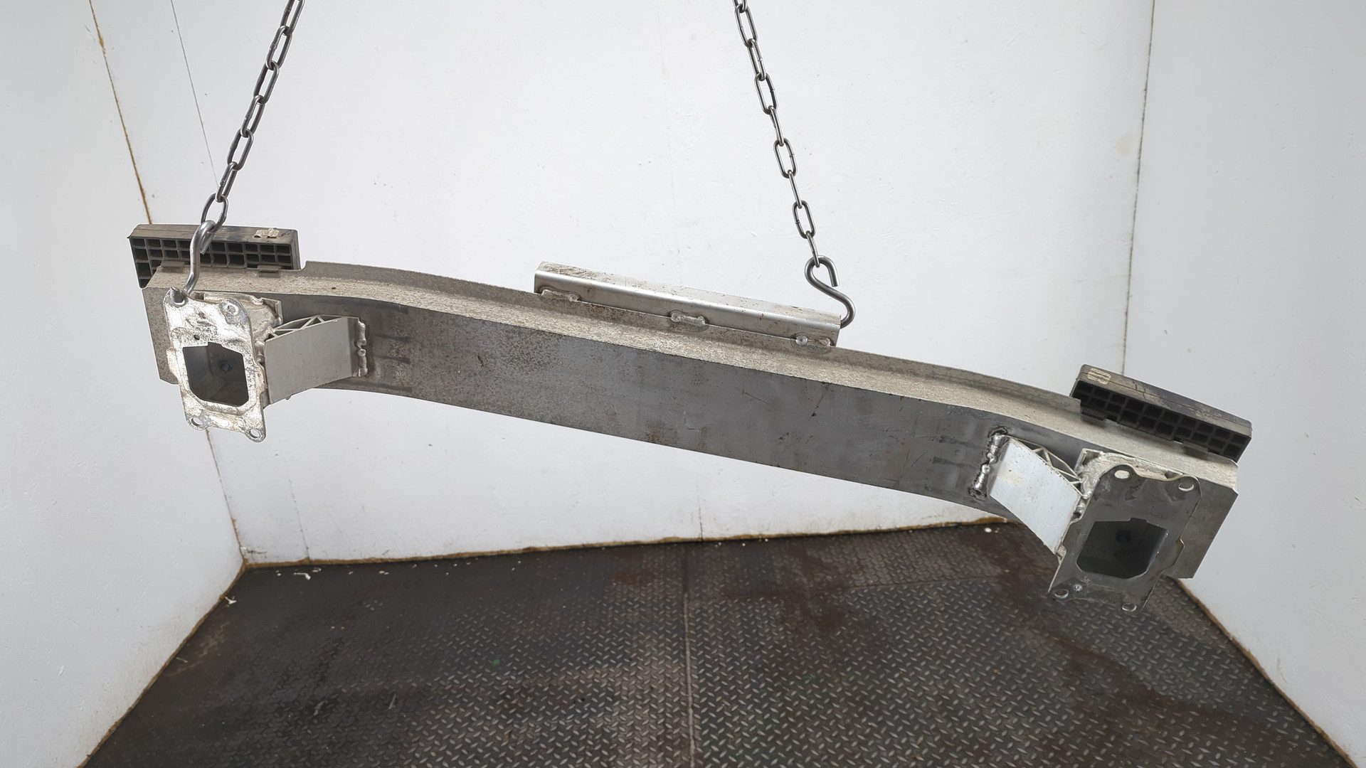 Усилитель заднего бампера