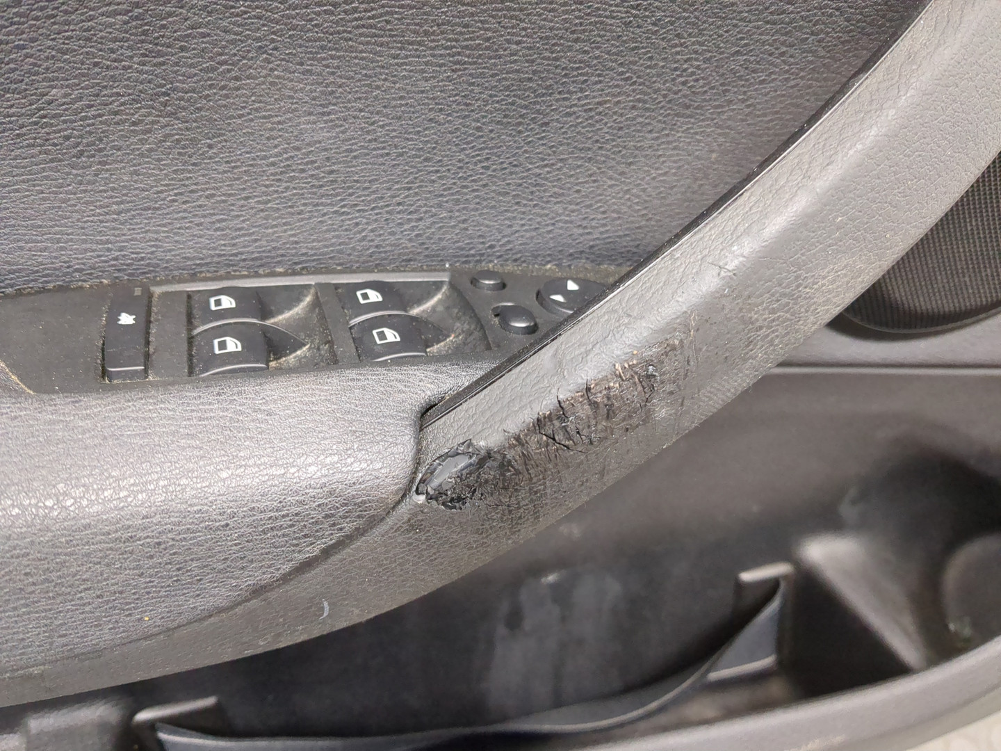 Дверь передняя левая