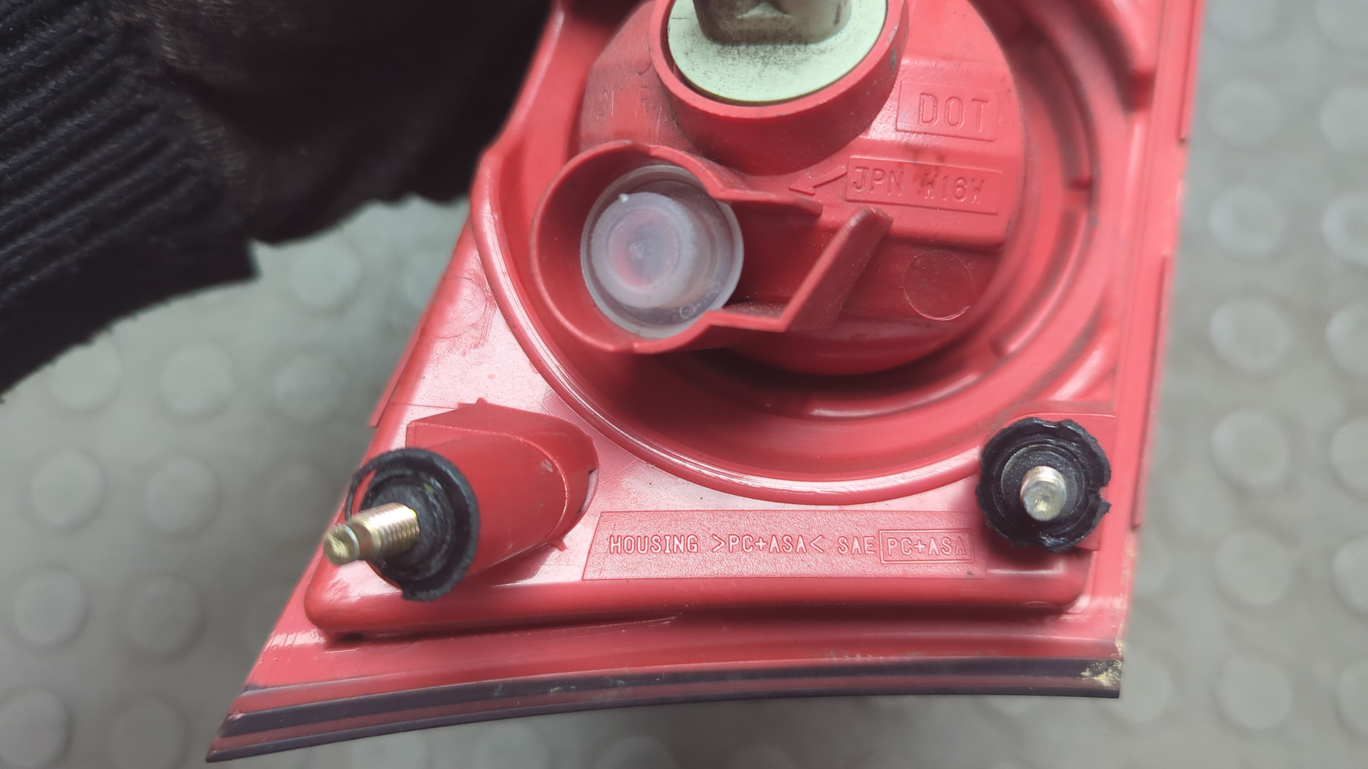 Фонарь задний внутренний правый