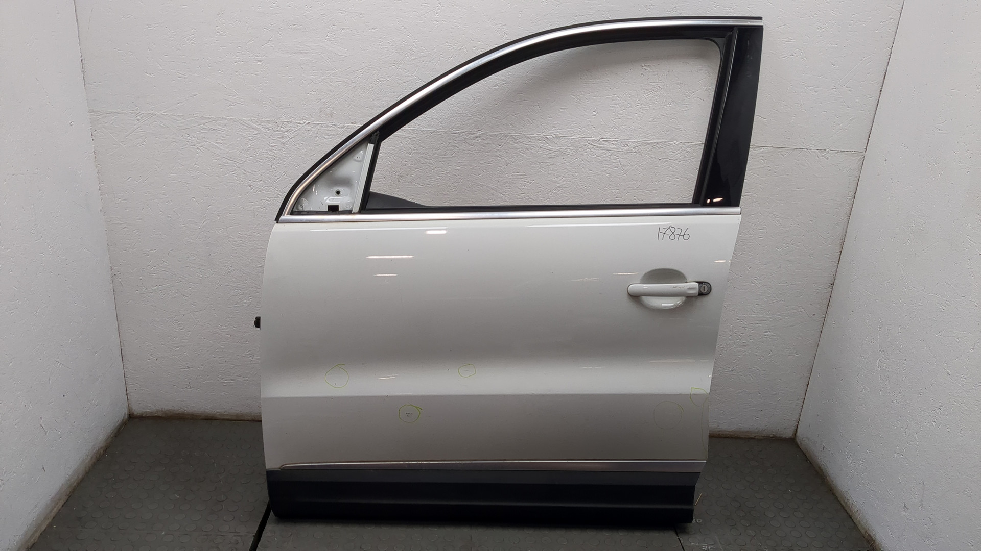 Дверь передняя левая