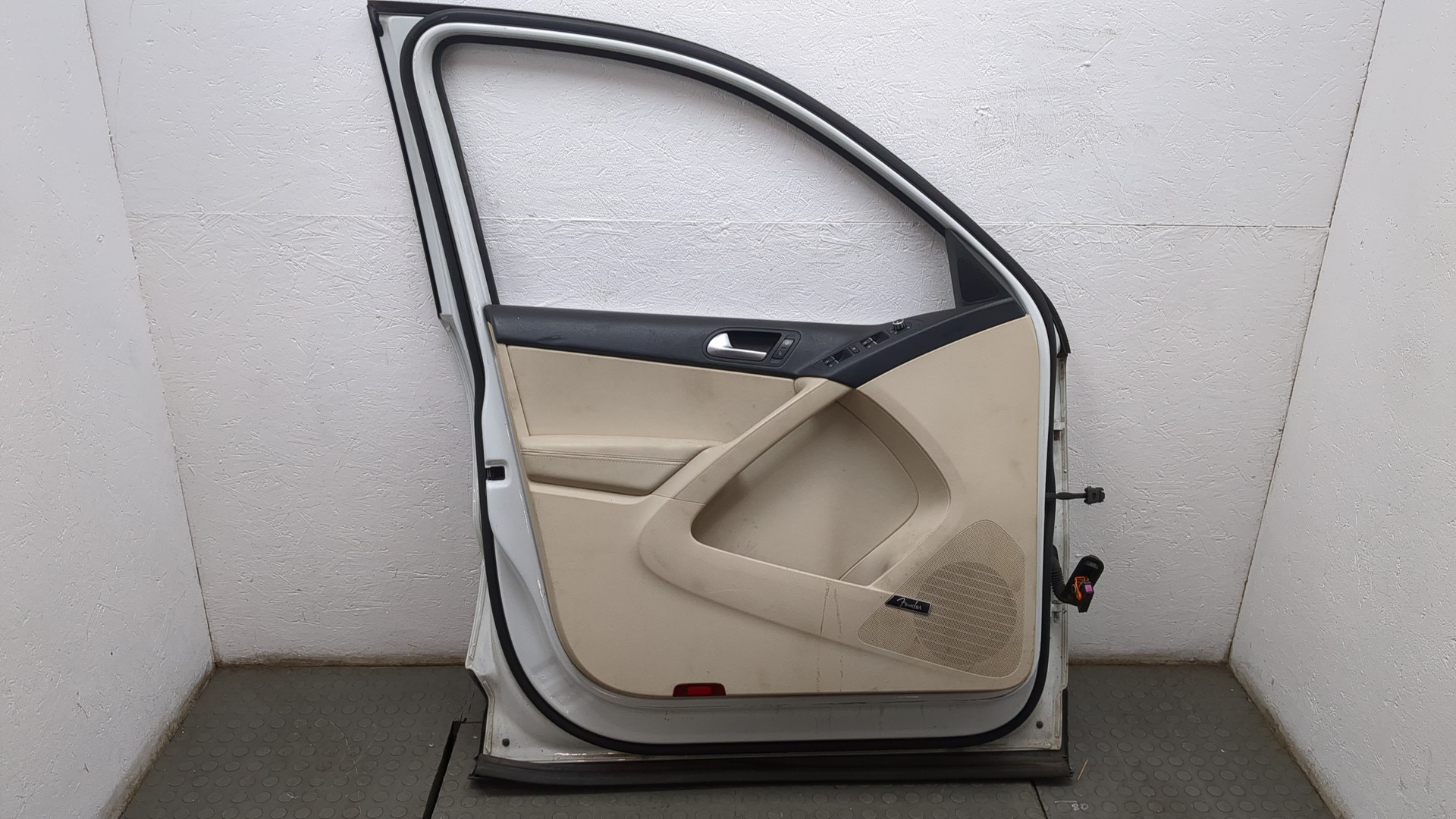 Дверь передняя левая