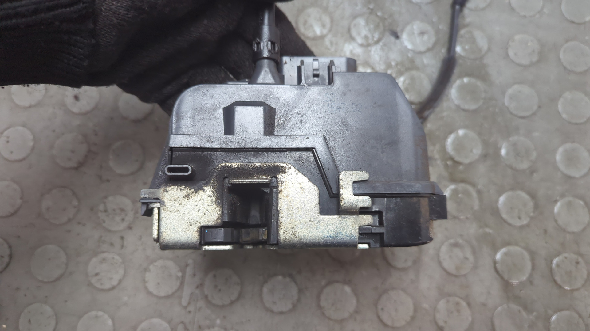 Замок двери задней правой