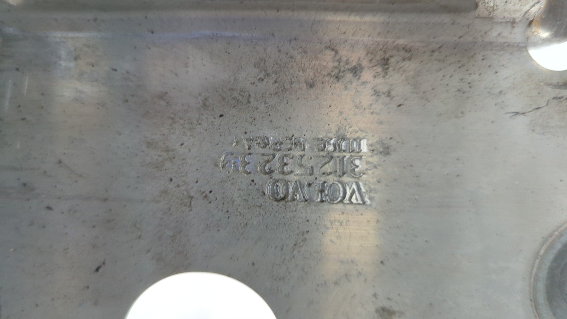 Усилитель переднего бампера