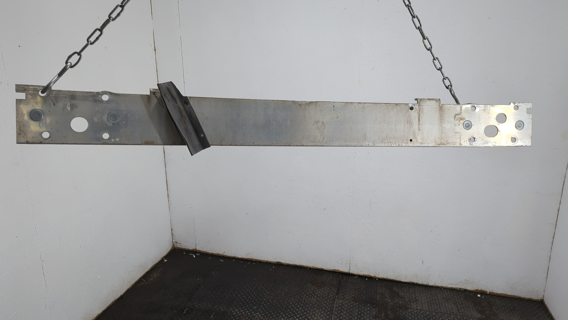 Усилитель переднего бампера