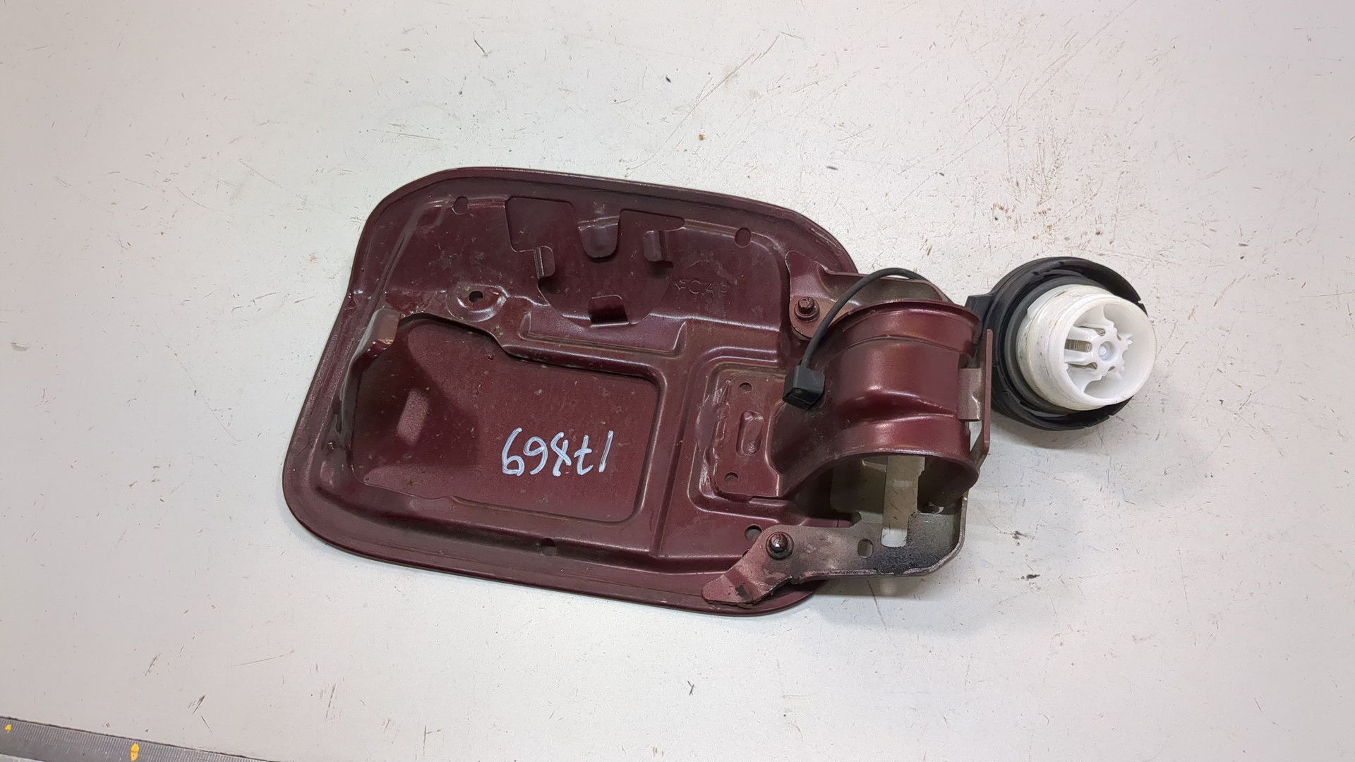 Лючок бензобака