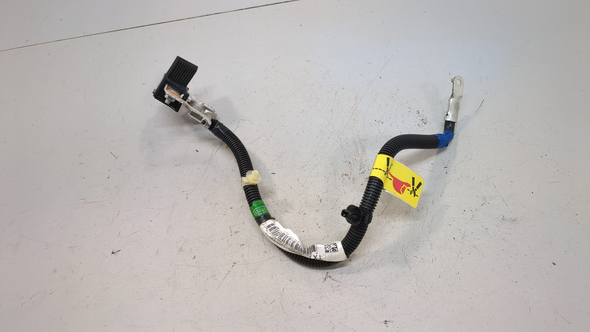 Клемма аккумулятора -