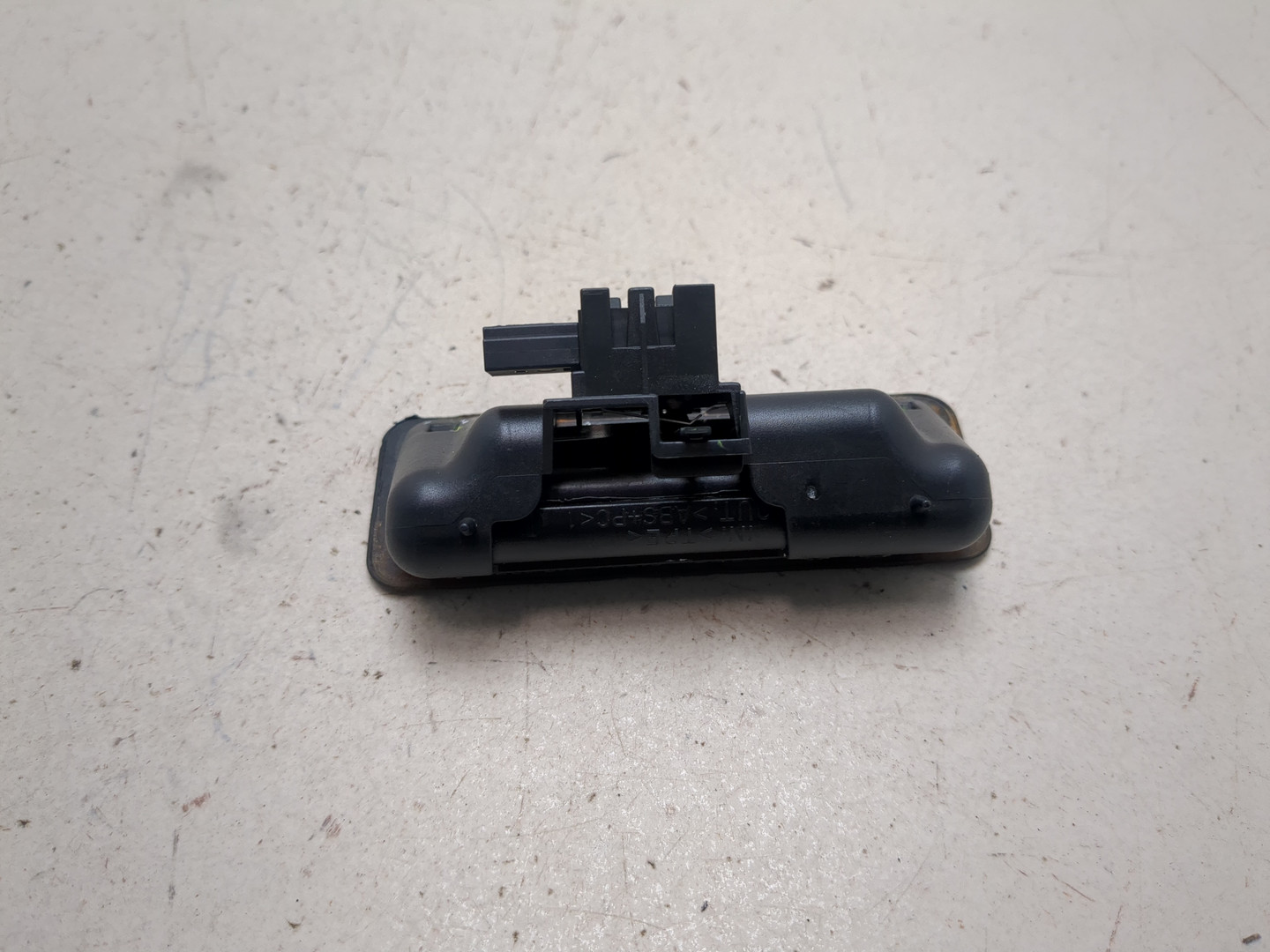 Кнопка открывания багажника