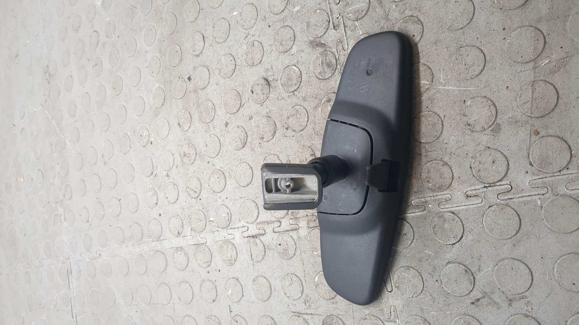 Зеркало заднего вида