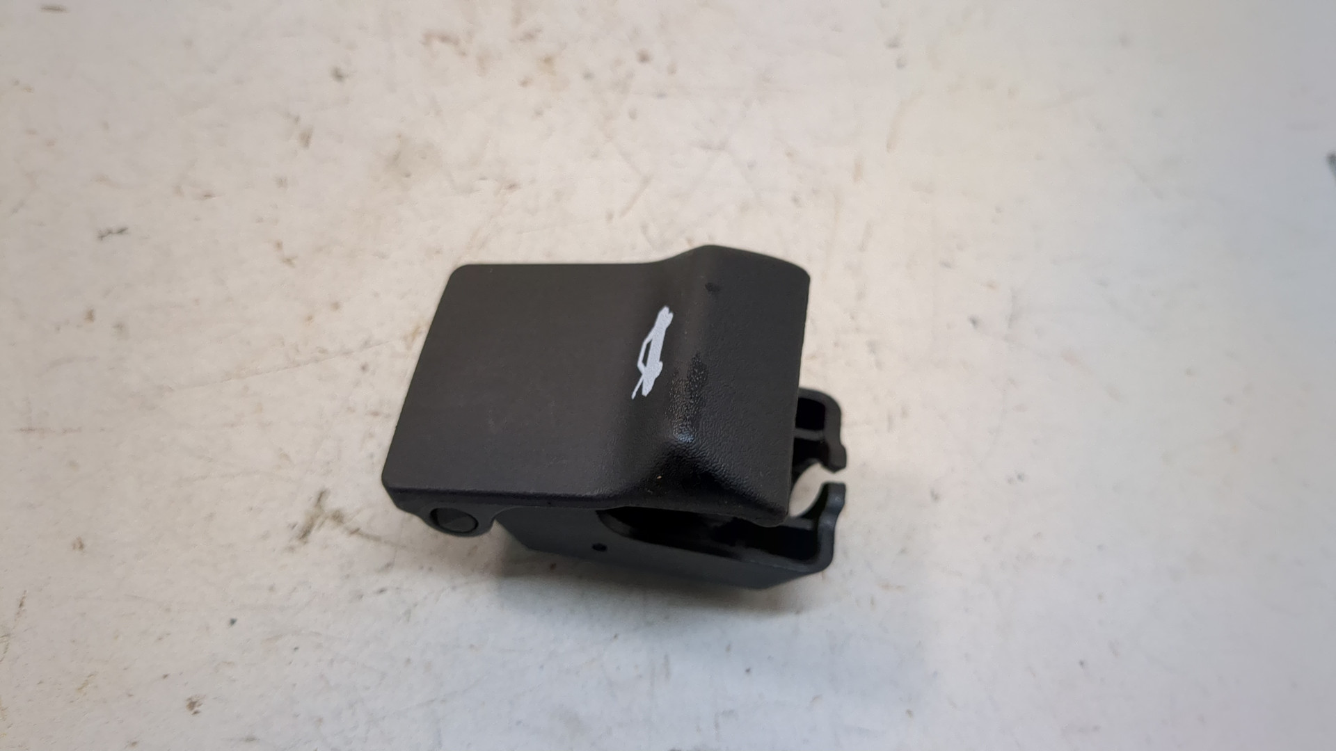 Ручка открывания капота