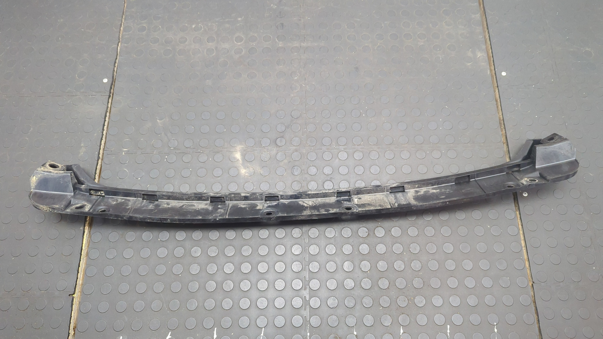 Кронштейн заднего бампера