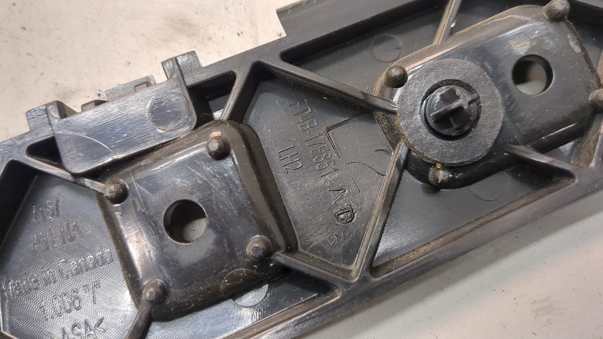 Кронштейн заднего бампера левый