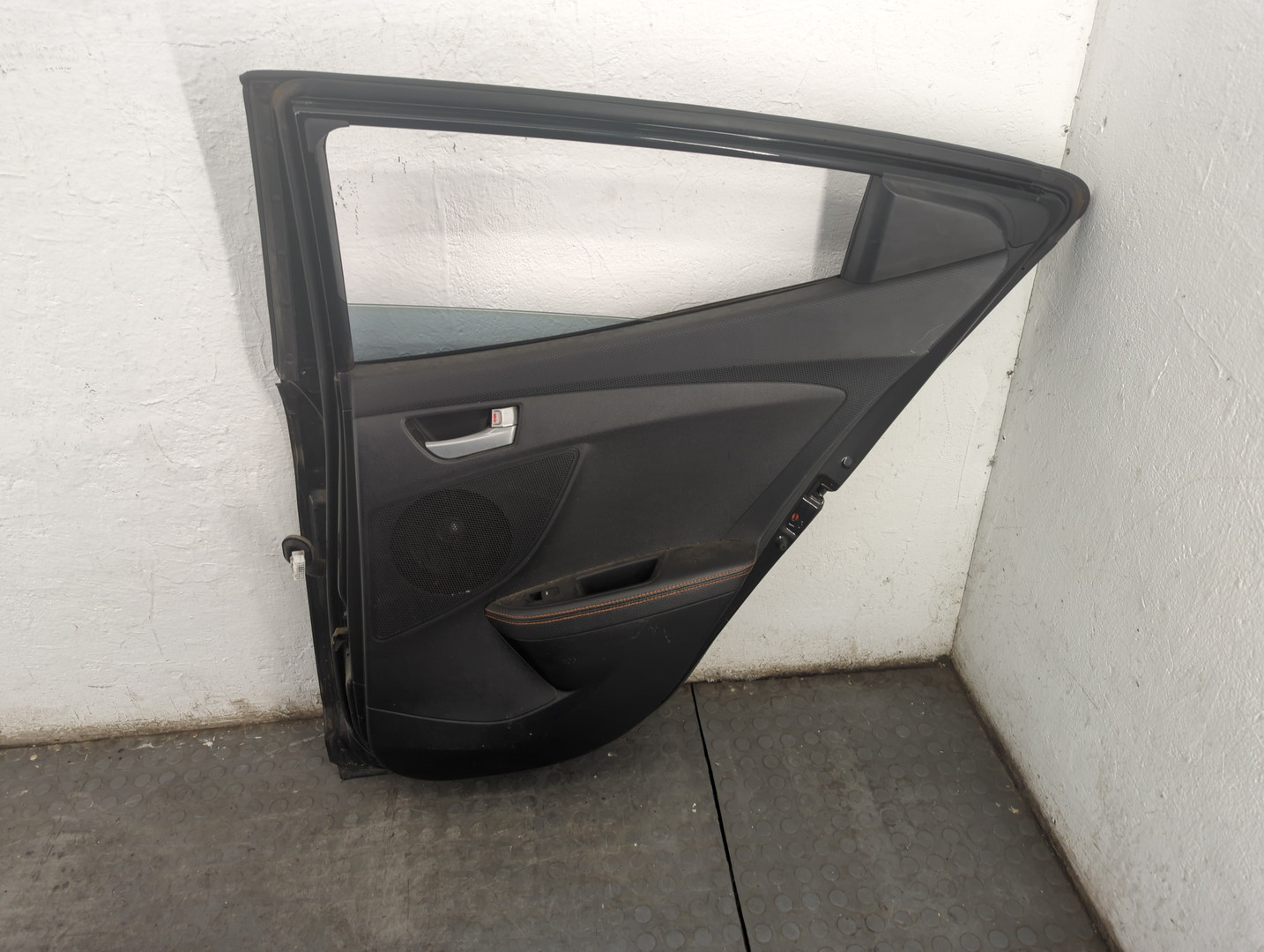 Дверь задняя правая