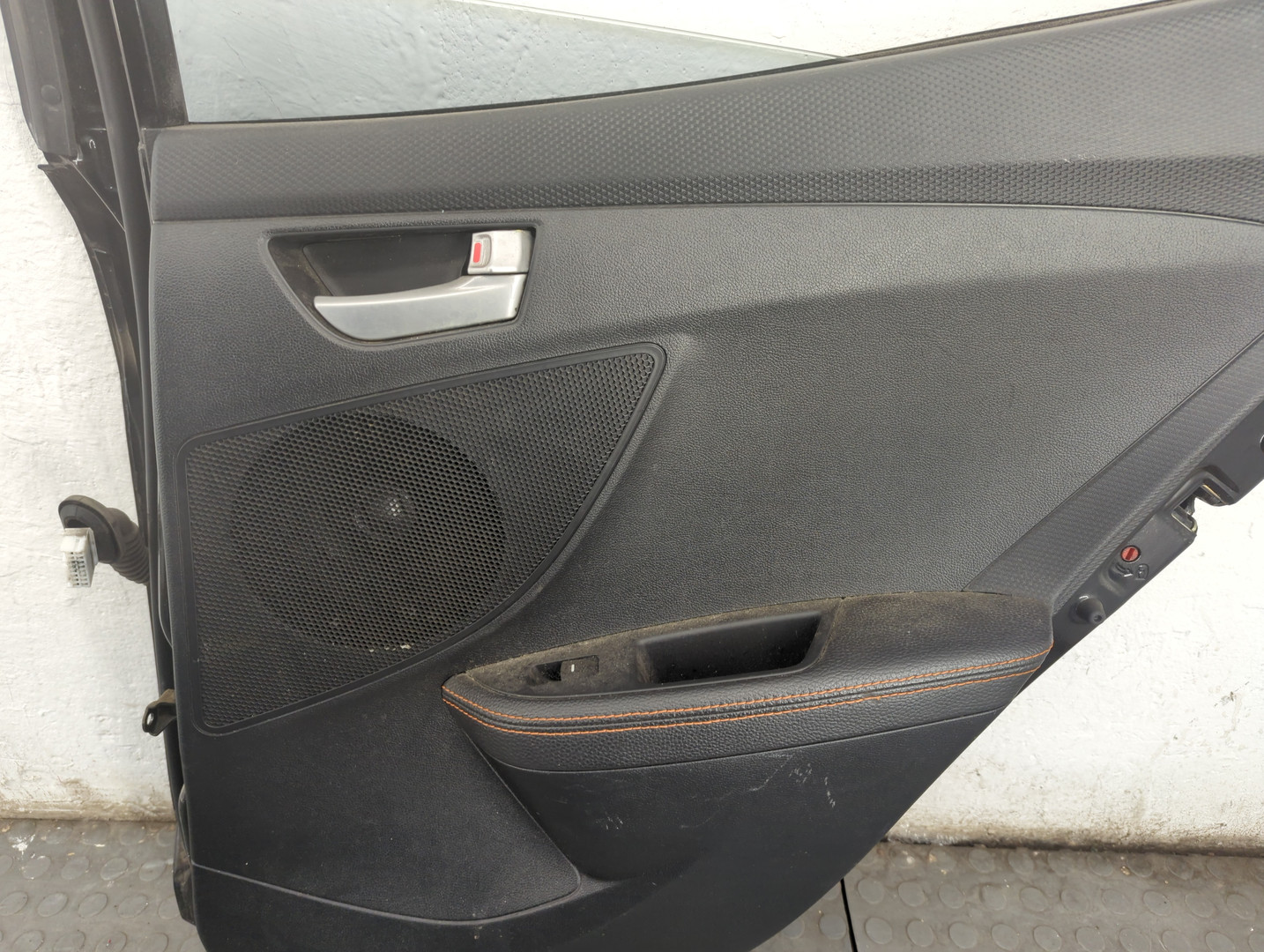 Дверь задняя правая