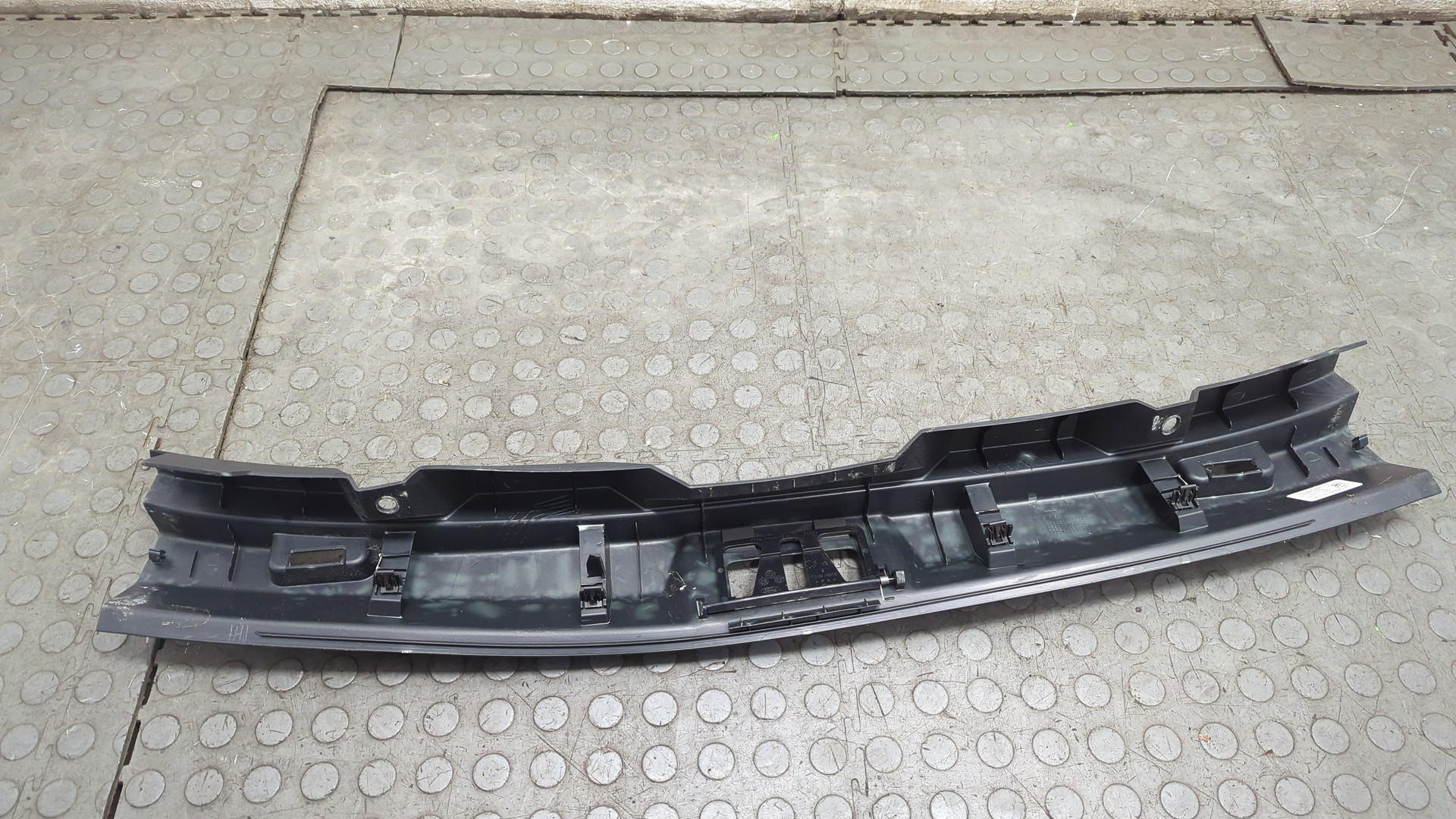 Обшивка багажника