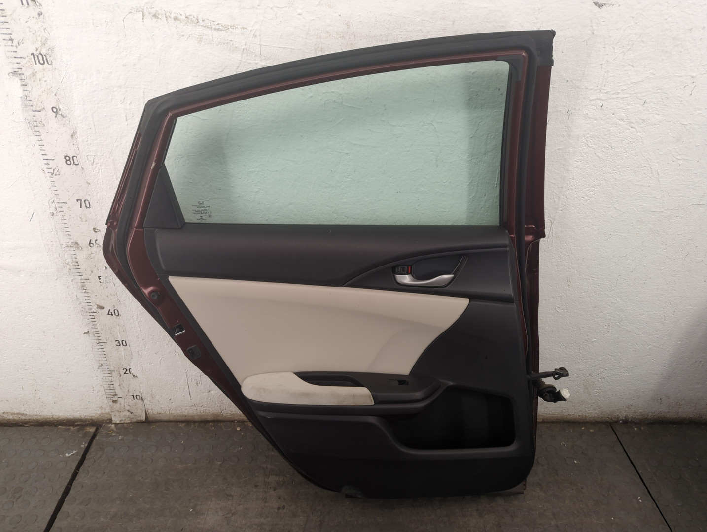 Дверь задняя левая