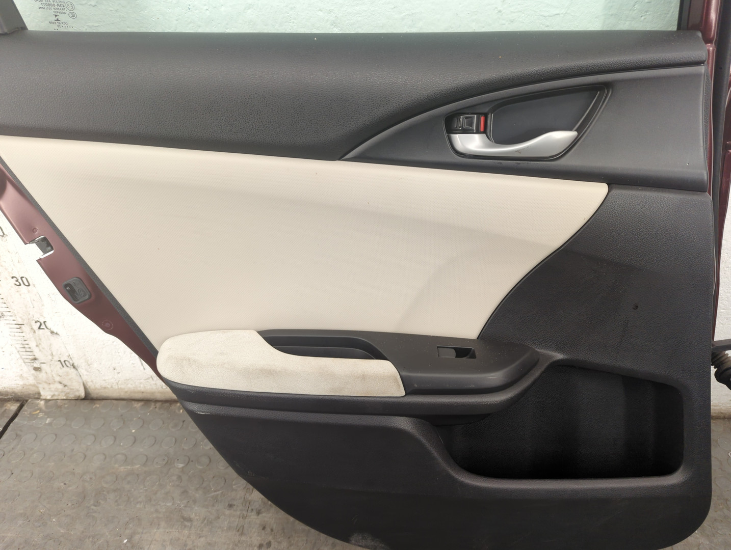 Дверь задняя левая