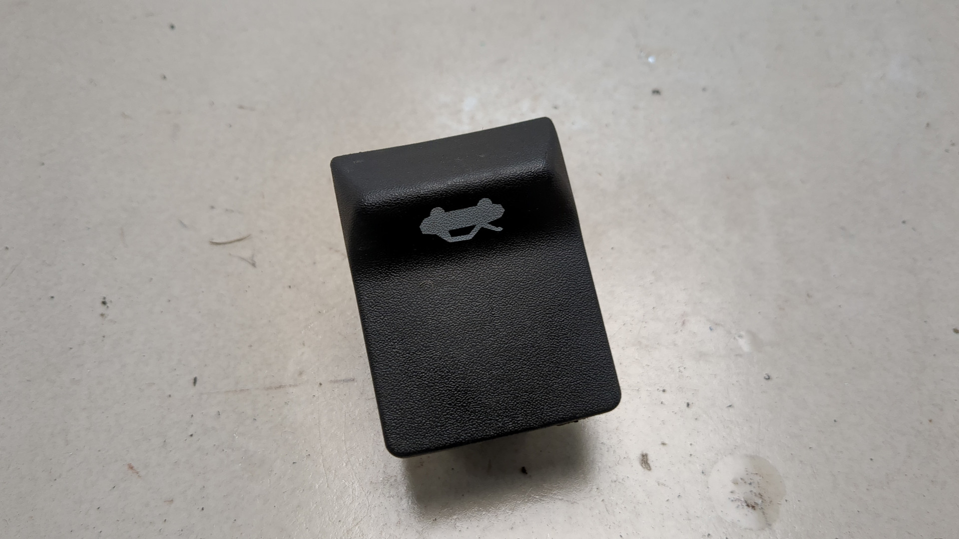 Ручка открывания капота