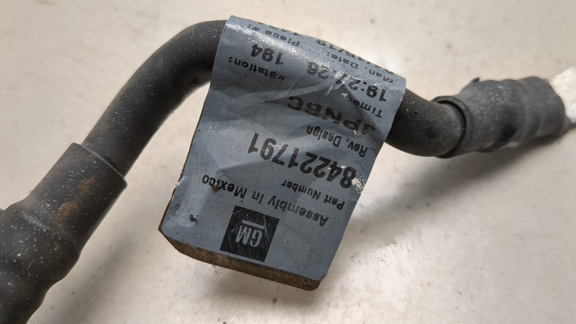 Клемма аккумулятора -