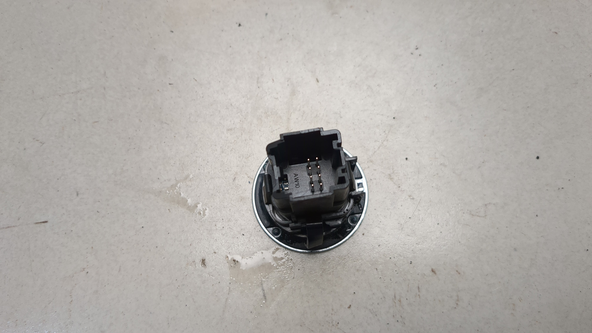 Кнопка запуска двигателя