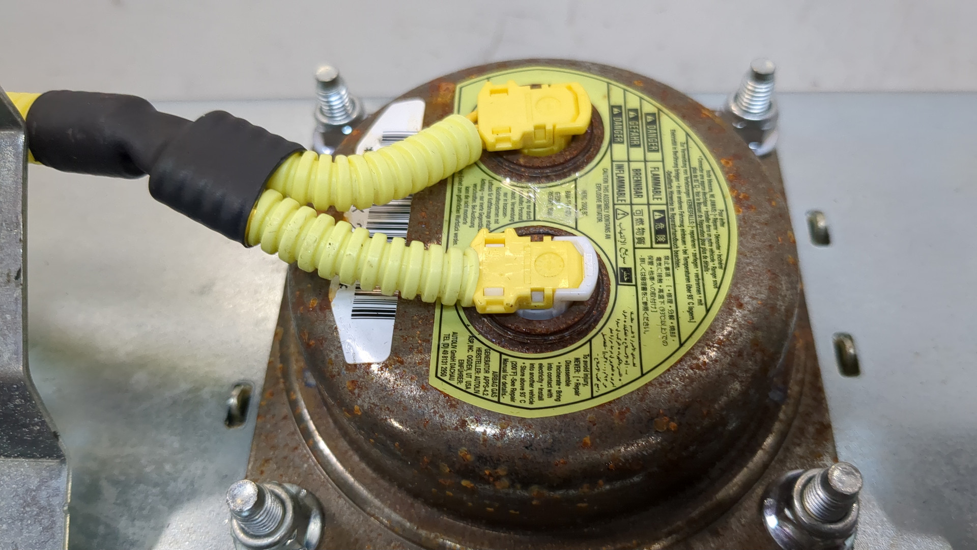 Подушка безопасности пассажирская (в торпедо)