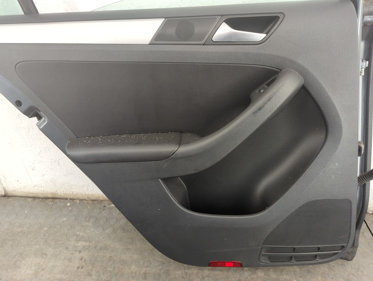 Дверь задняя левая