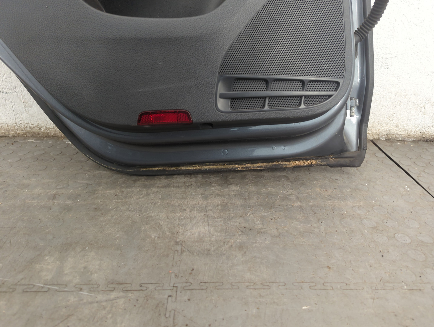 Дверь задняя левая