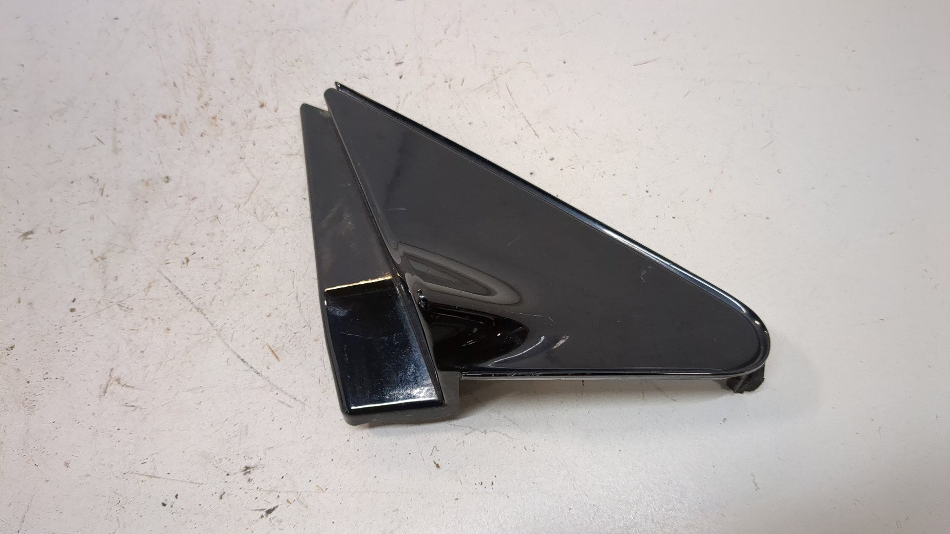 Накладка переднего крыла правого