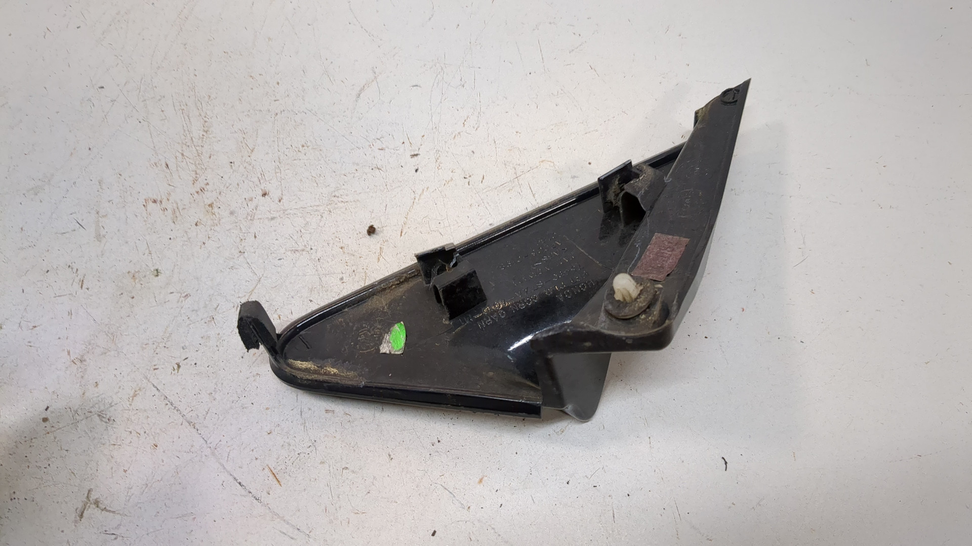 Накладка переднего крыла правого